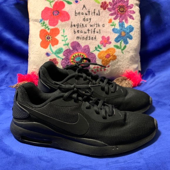 Nike Women’s Air Max Oketo All Black Sneaker - Picture 5 of 13